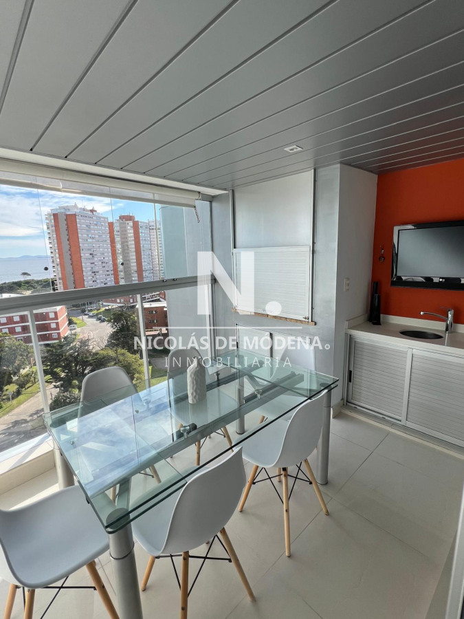 En venta apartamento de 2 dormitorios con vista al mar en Mansa. - NDM25281A