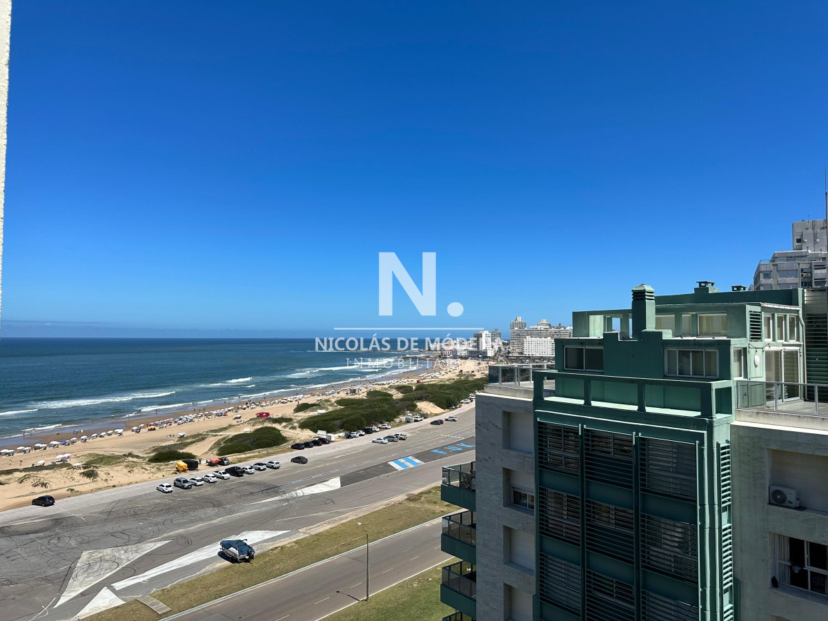 Apartamento de 2 dormitorios en Venta , Playa Brava , Punta del este  - NDM21335A