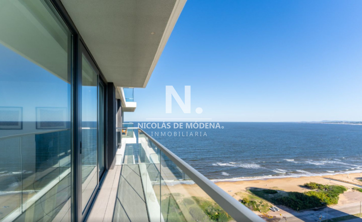 En venta apartamento de 3 dormitorios con vista al mar en Mansa, Punta del Este. - NDM25023A