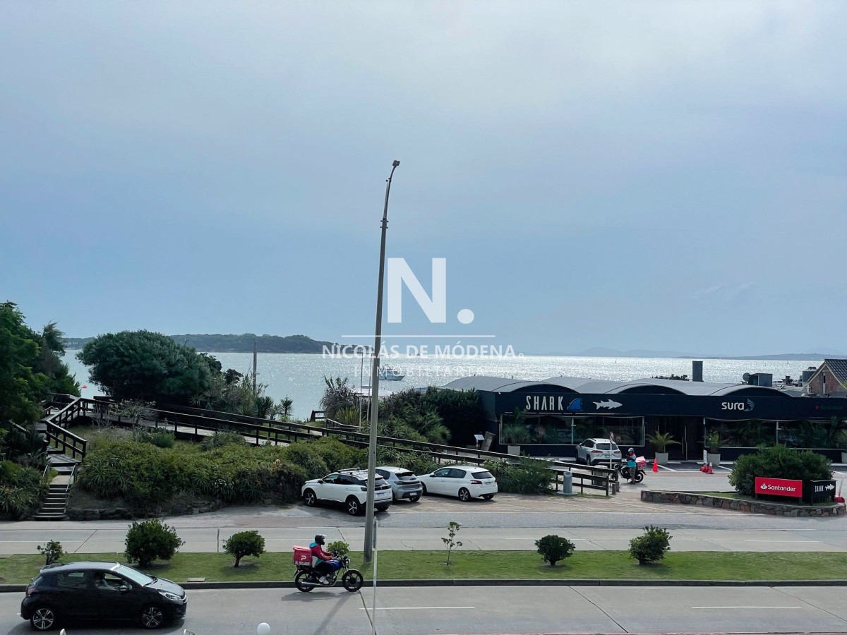 Hermoso Departamento de 3 dormitorios en venta frente al mar.  - NDM4860A