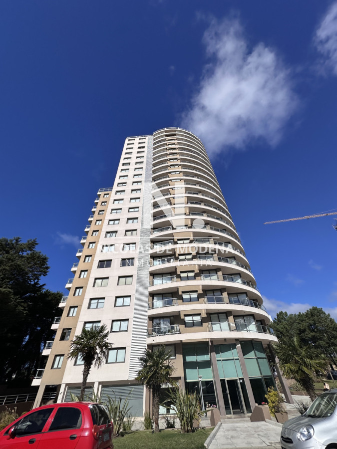 En venta apartamento con excelente vista, de 3 dormitorios en Roosevelt. - NDM23179A