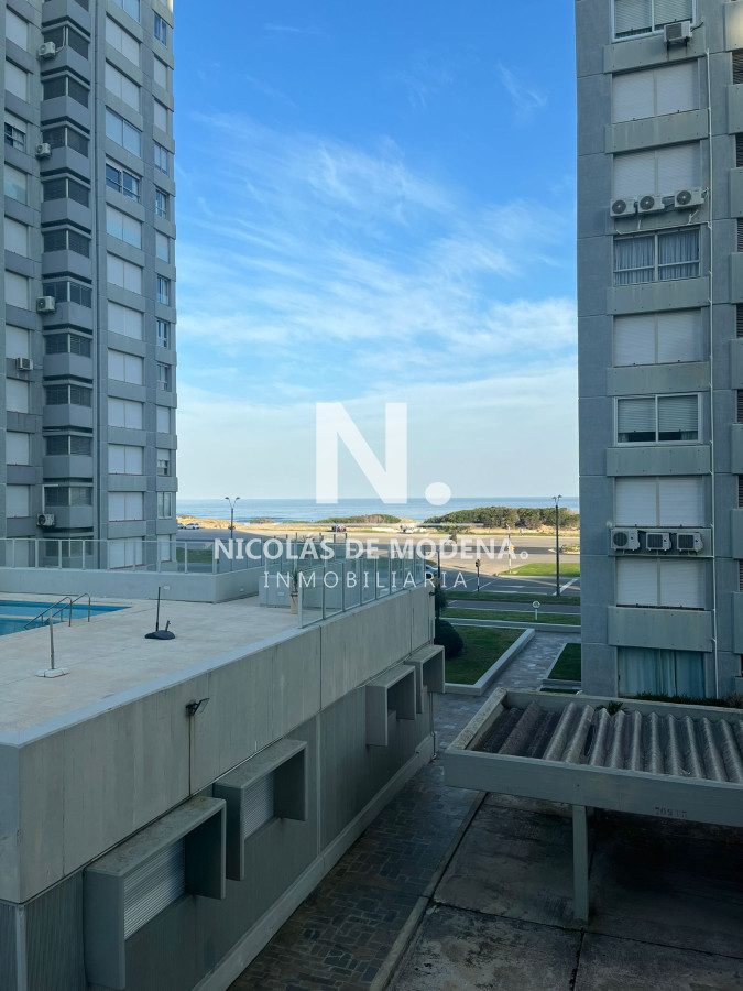 Apartamento en Edifciio Torres del plata , Playa Brava , 1 dormitorio  - NDM19270A
