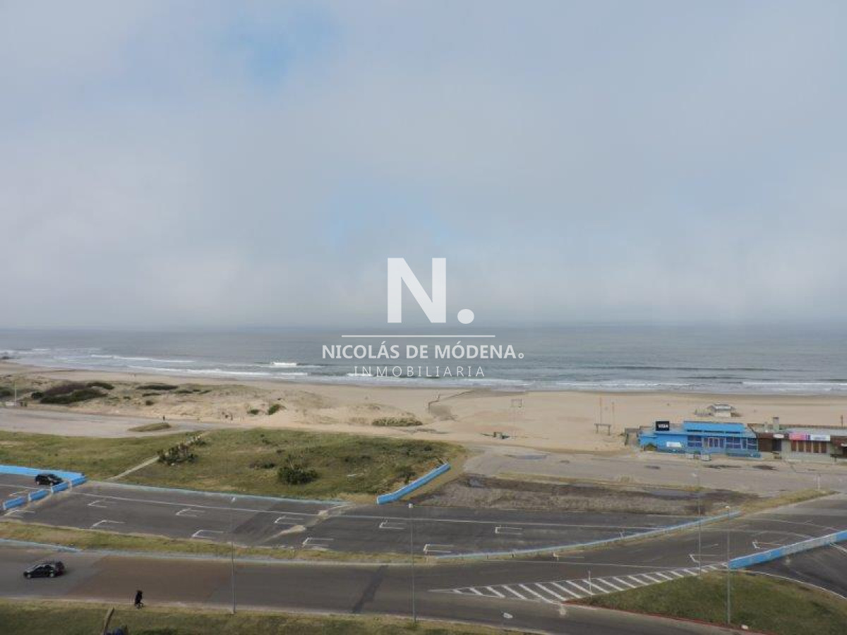 Apartamento en Venta de 3 dormitorios Frente al Mar , Playa Brava , Punta del este  - NDM22098A