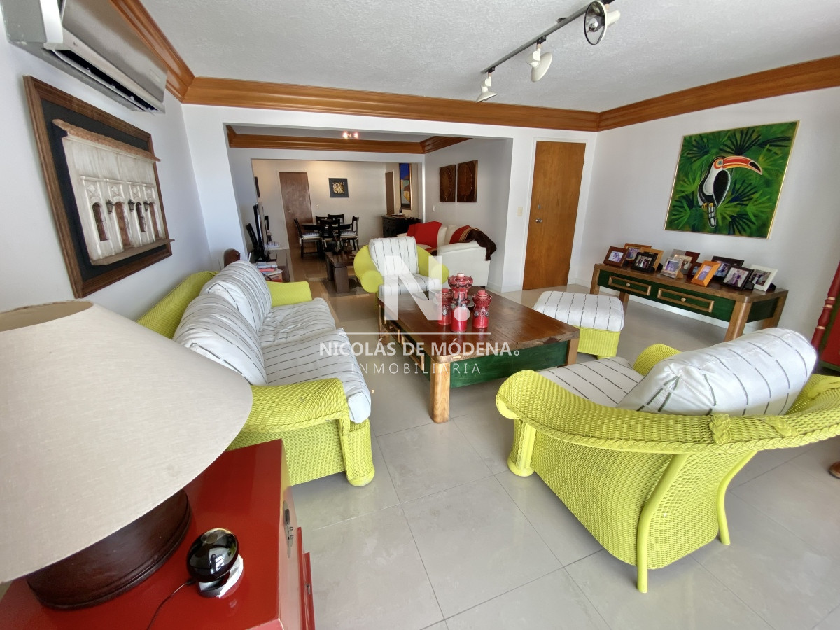 En venta apartamento en Brava - Punta del Este, de 3 dormitorios - NDM21476A