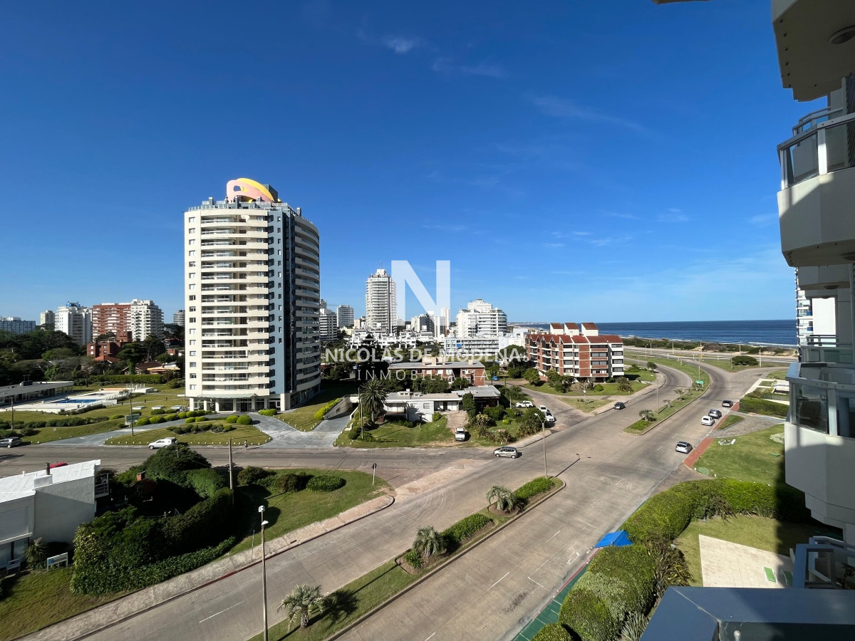 Apartamento 2 dormitorios a pocos metros de playa brava!