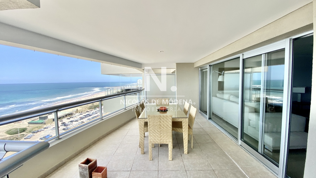 En Alquiler departamento de 3 dormitorios en Playa Brava - NDM20200A