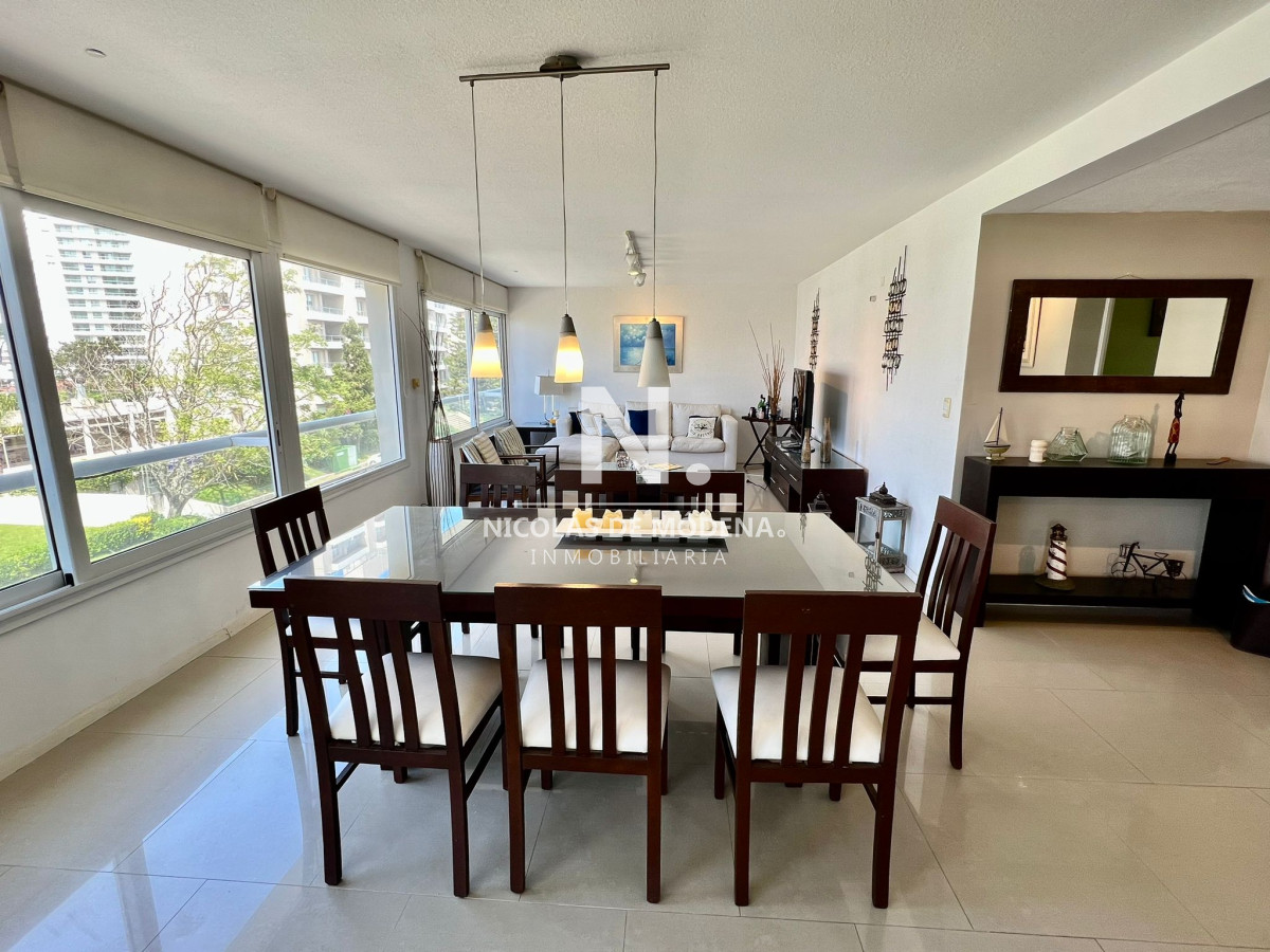 Vende Lujoso departamento de 4 suites en Brava Punta del Este - NDM20472A