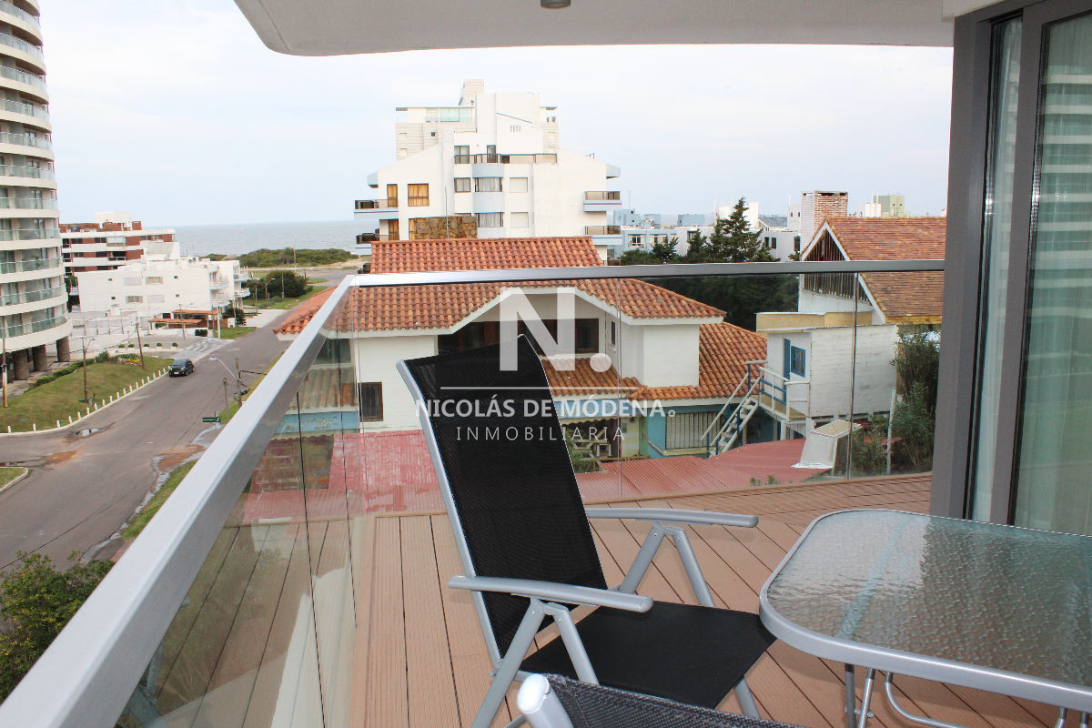 Alquila y vende apartamento de 2 dormitorios con vista al mar, en Brava Punta del Este. - NDM20920A