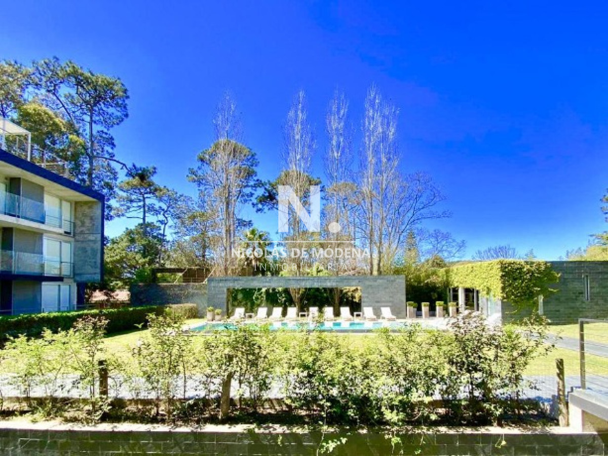 En venta a metros del mar, apartamento de 2 dormitorios en Mansa, Punta del Este - NDM23261A