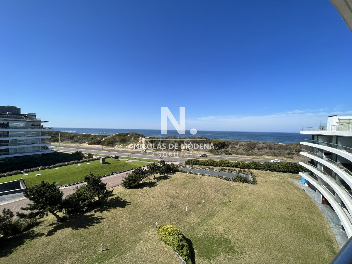 En venta apartamento de 3 dormitorios en Brava, Punta del Este. - NDM23132A