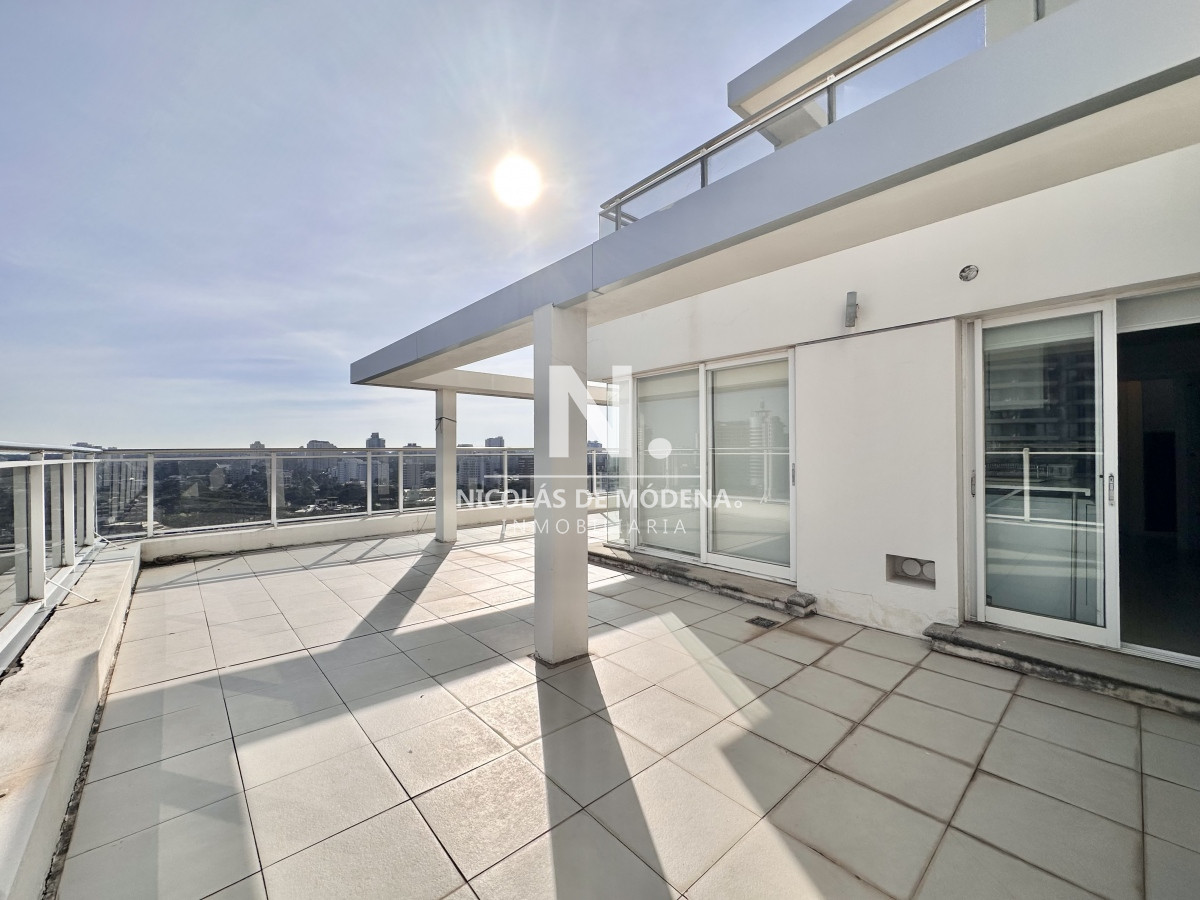 Vende apartamento de 3 dormitorios en Brava- Punta del Este. - NDM22980A