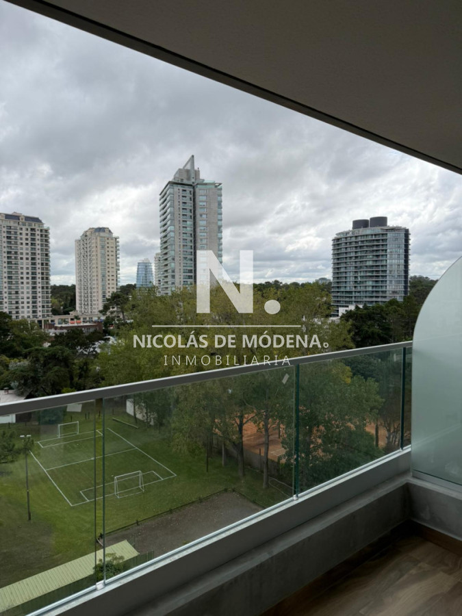 Invierta en Punta del Este, excelente ubicacion de apartamento de 2 dormitorios - NDM8783A