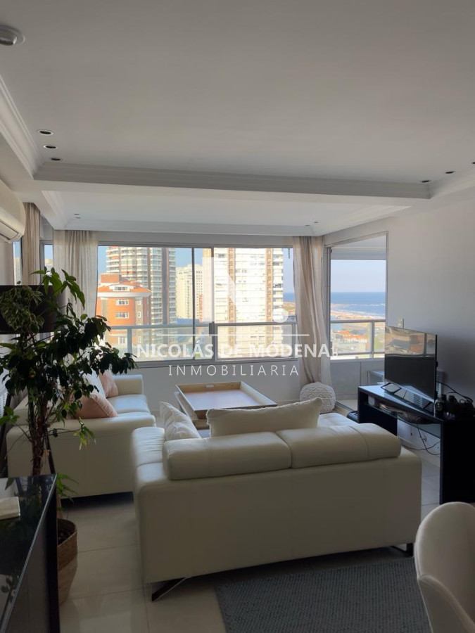 Vende Apartamento en Península - Punta del Este de 2 dormitorios. - NDM21115A