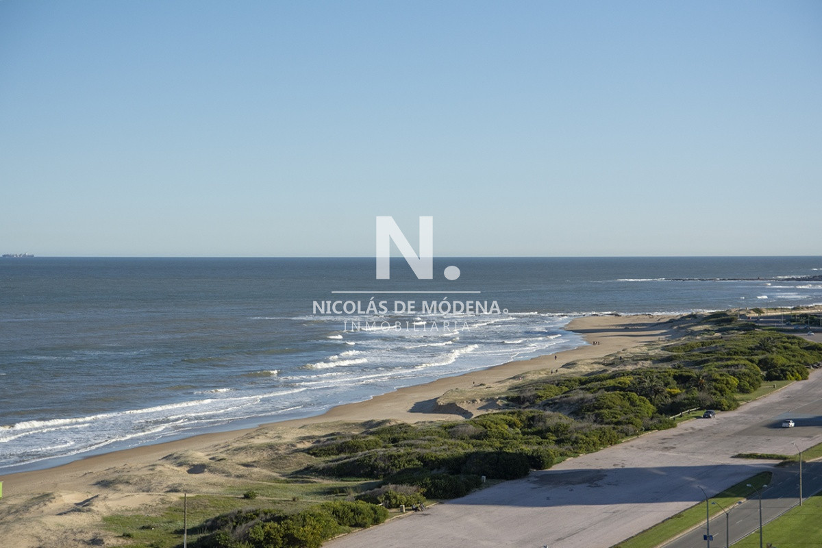 Apartamento de 3 dormitorios en Torre Lobos frente al Mar, Playa Brava - NDM13271A
