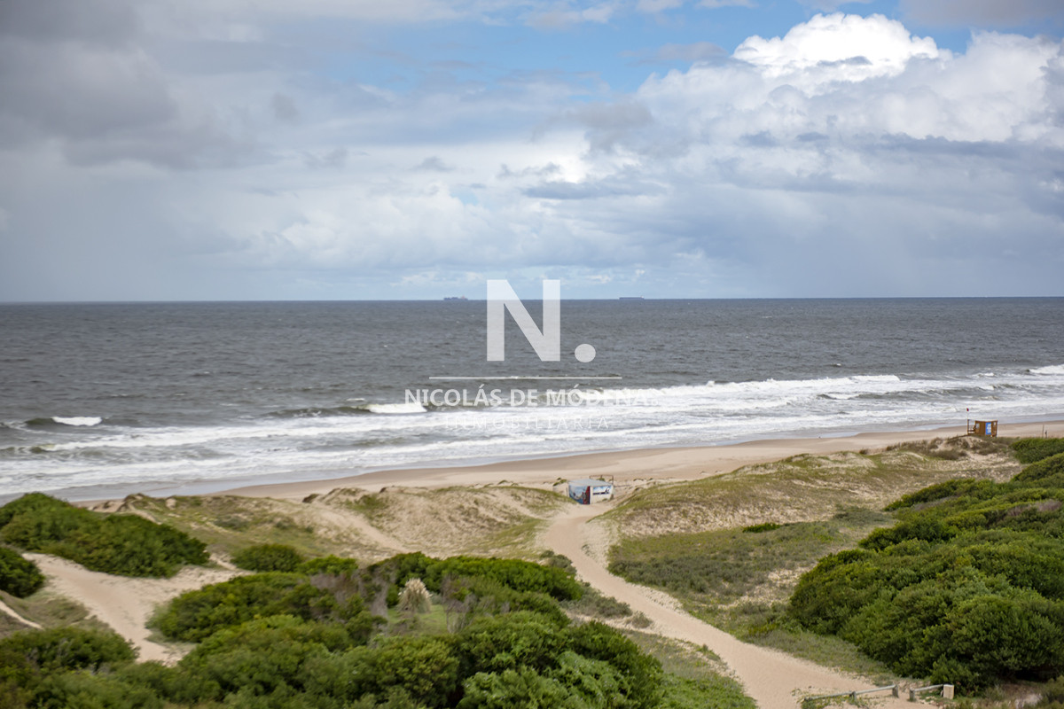 Espectacular Penthouse frente al mar de 4 dormitorios en venta, Punta del Este - NDM2298A