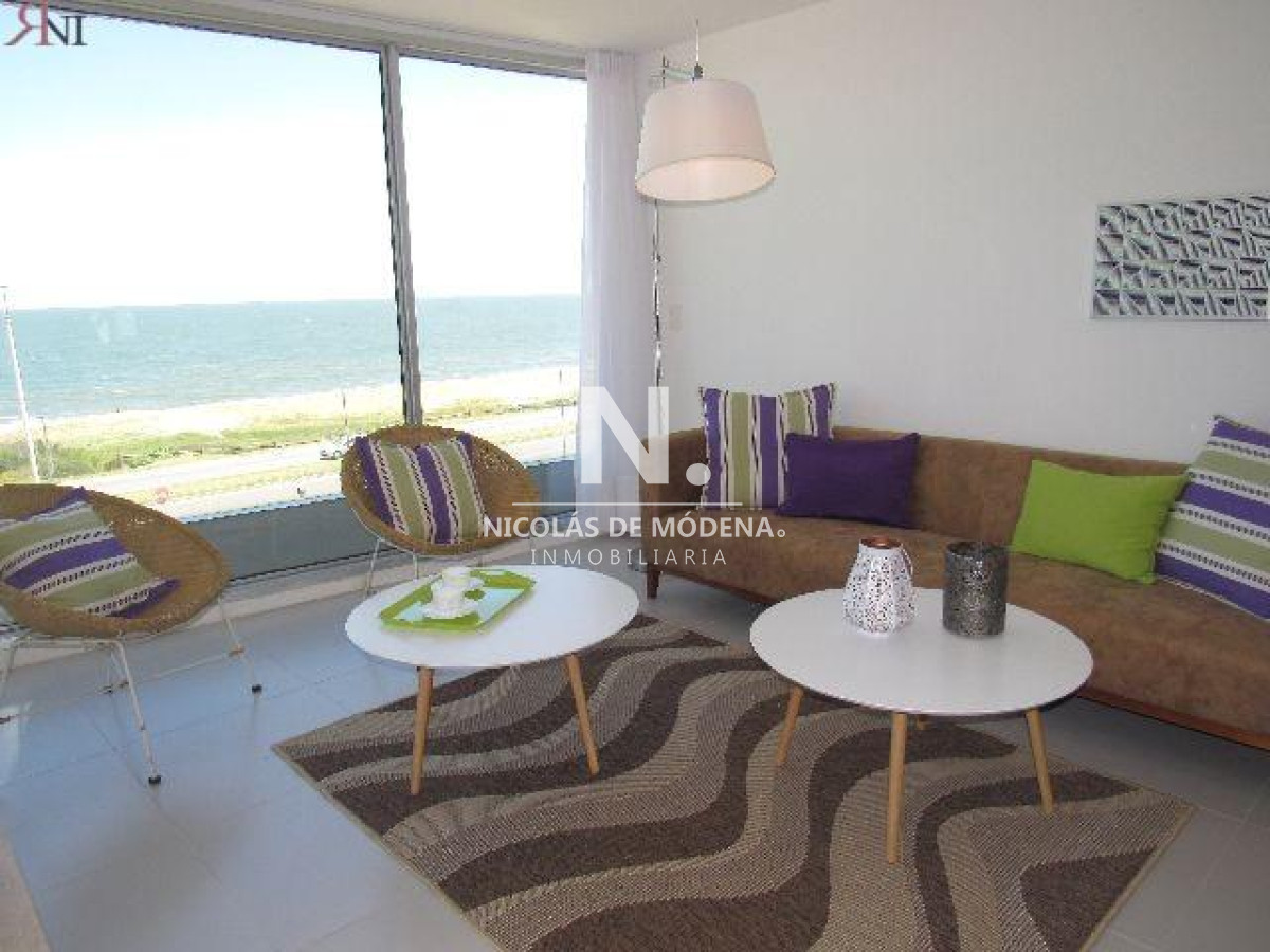 Vende apartamento de 2 dormitorios frente al mar, Punta del Este - NDM2648A