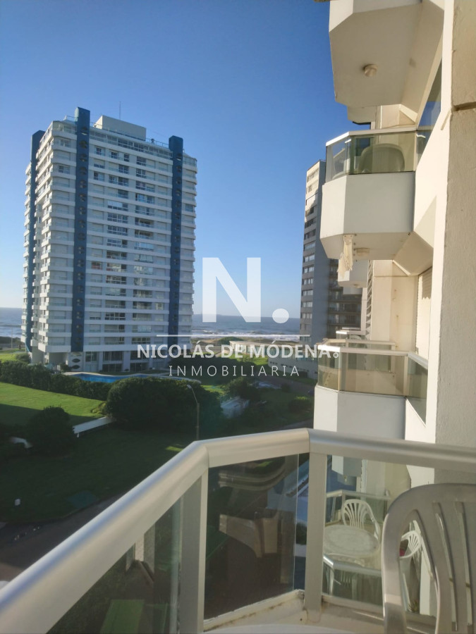 Apartamento en venta  de 3 dormitorios en Edificio Torre Marina, Punta del este  - NDM21061A