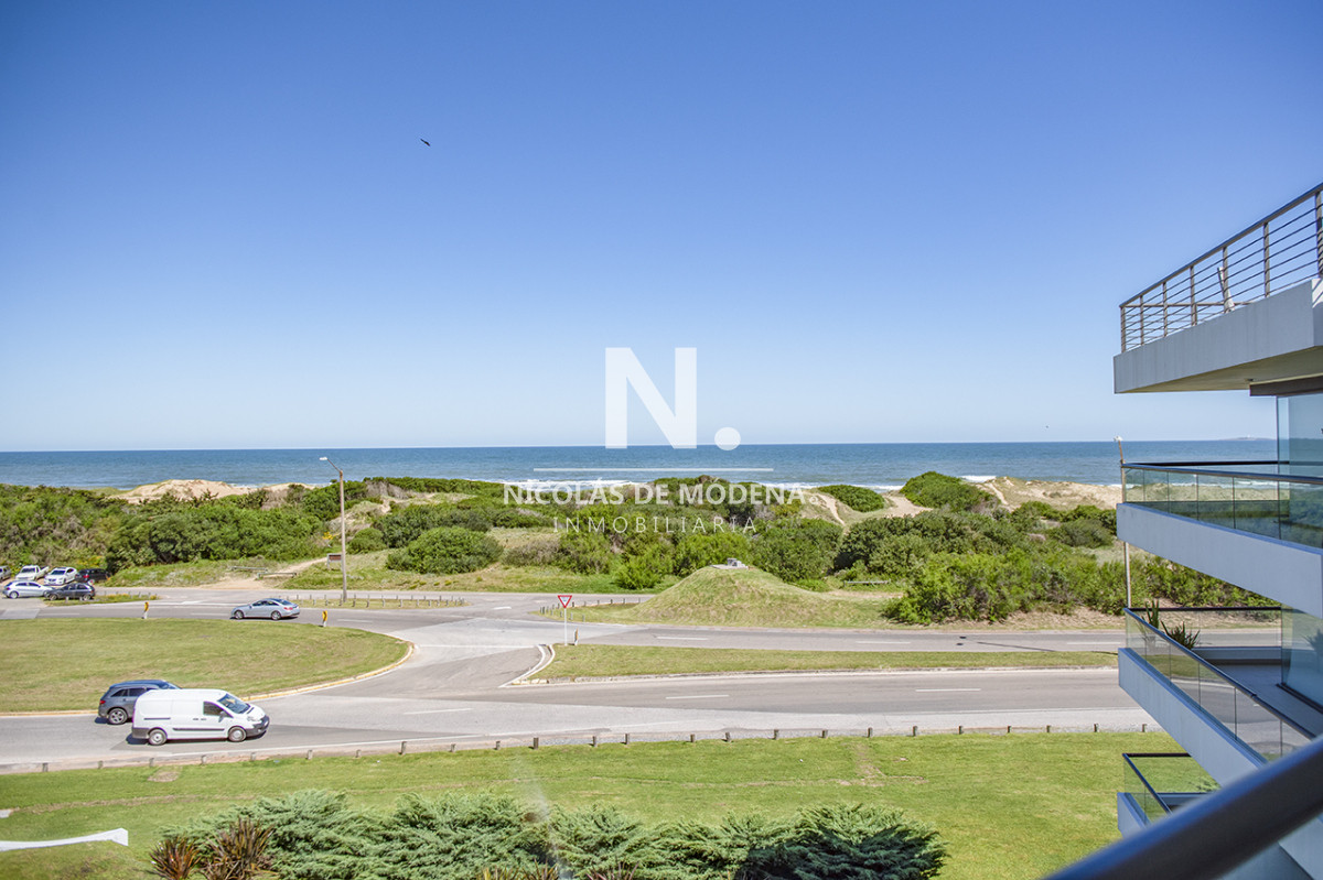 Penthouse frente al mar en venta en Blue Bird, 3 dormitorios en suite. Punta del este - NDM2757A
