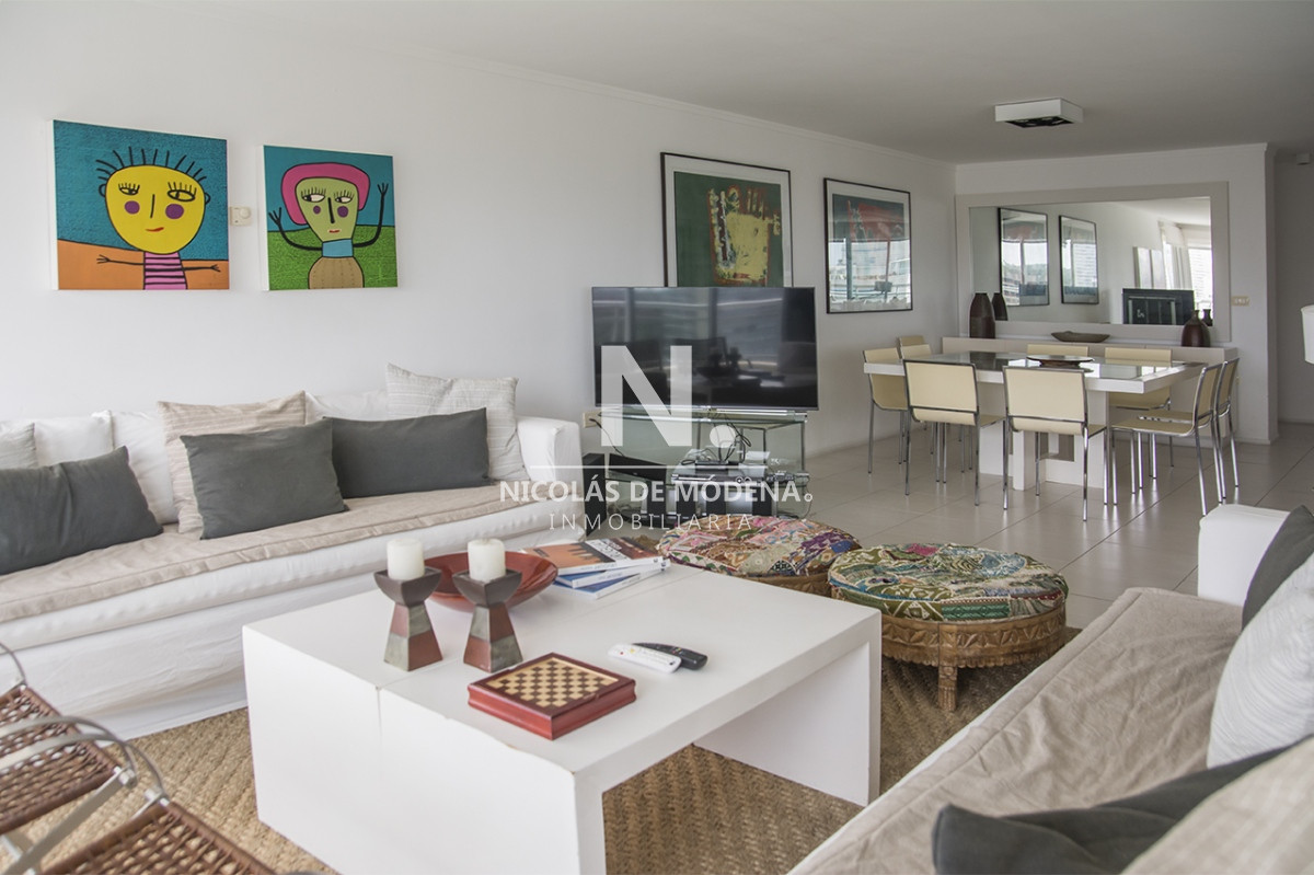 Vende apartamento de 3 dormitorios + dependencia , en brava , Punta del Este  - NDM21894A