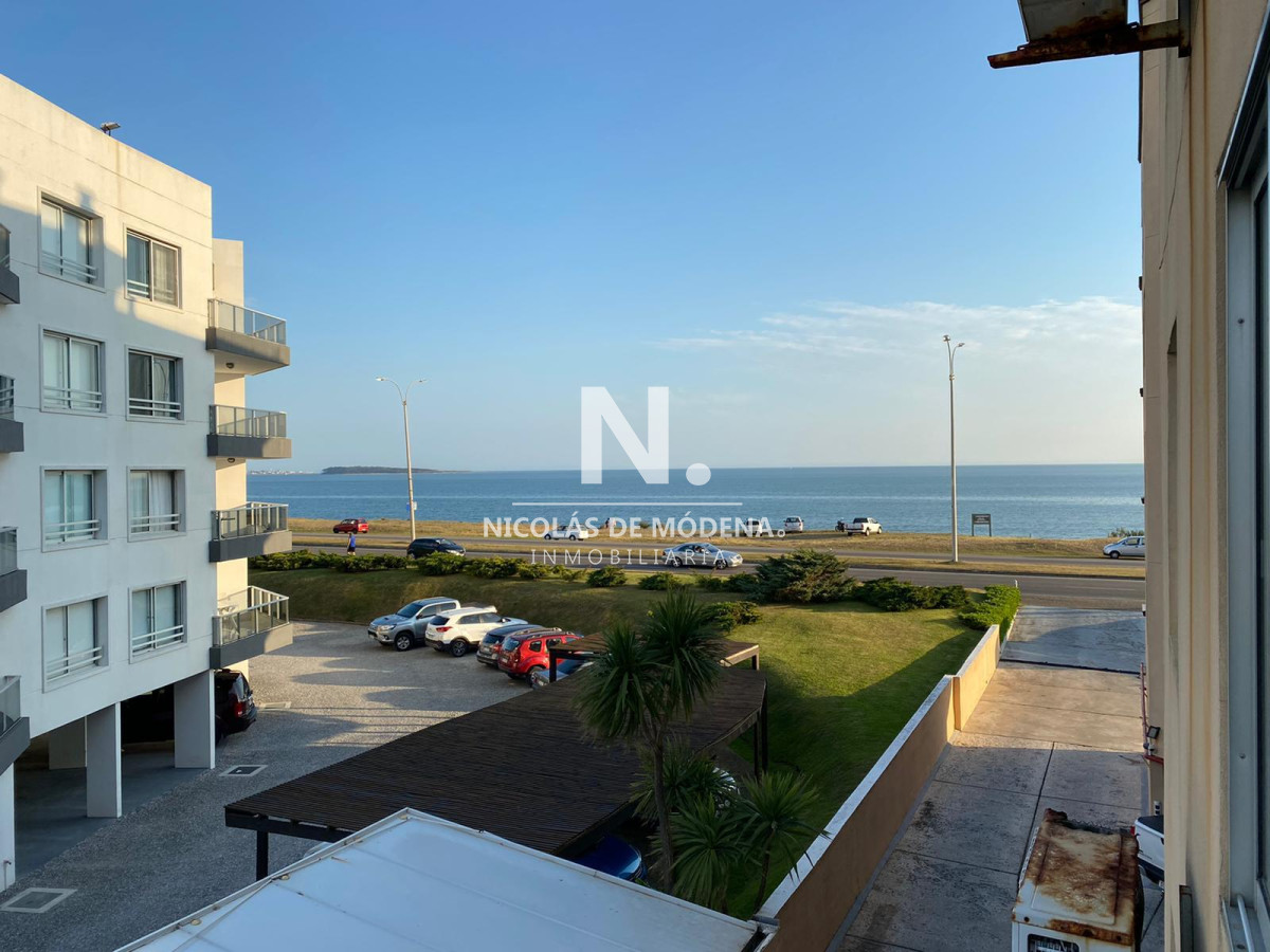Venta Apartamento de 2 dormitorios en Pinares, Punta del Este. Frente al mar! - NDM12524A