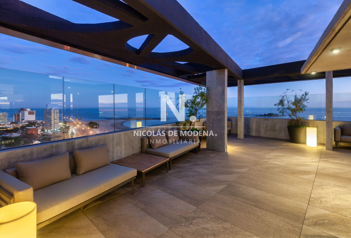 Apartamento en venta de 3 dormitorios al frente con vista al mar en Malvin,Montevideo! - NDM12132A