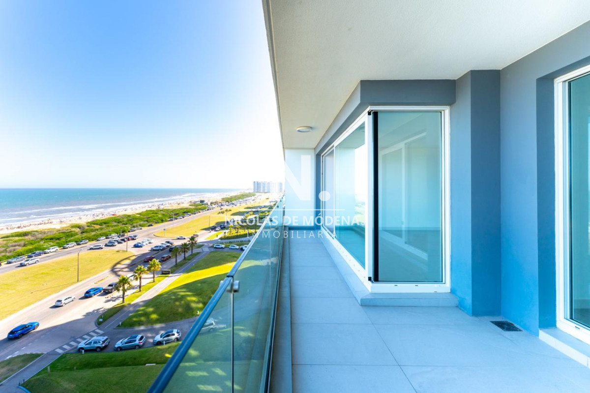 Se vende apartamento con vista inigualable al mar, de 3 dormitorios en Brava, Punta del Este.. TorreLe Parc III - NDM23291A
