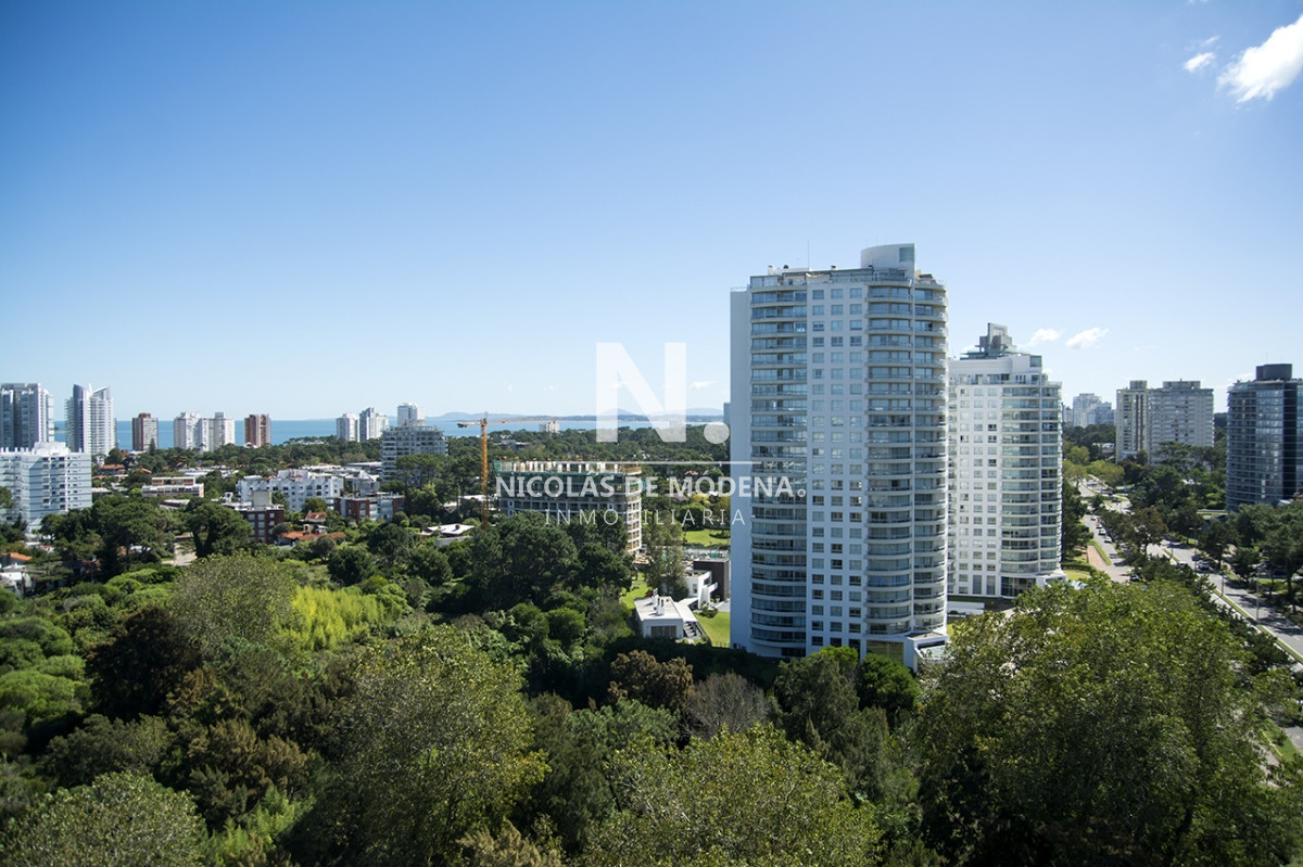 Penthouse en Punta del Este, playa brava 4 dormitorios - NDM21821A