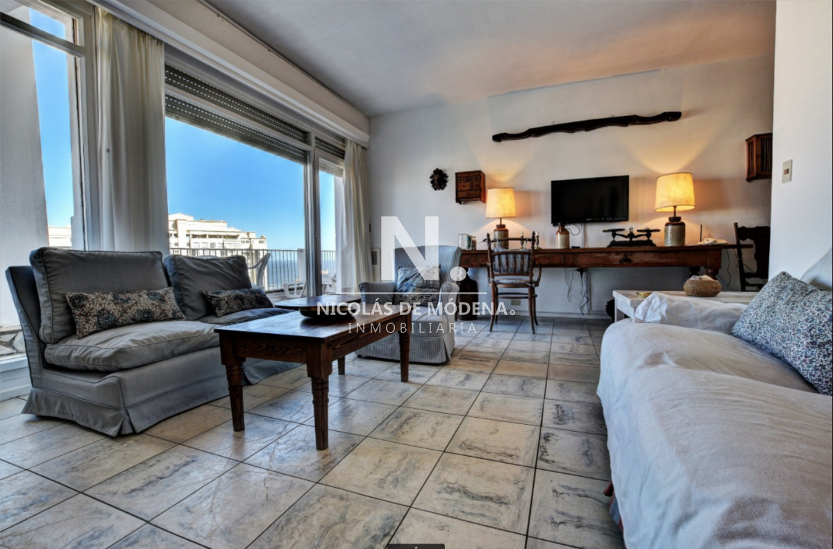 Vende apartamento de 3 dormitorios en Playa Mansa, Punta del Este - NDM24747A