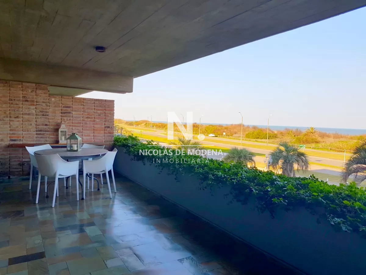 Departamento en Venta de 2 dormitorios y medio Frente al Mar , Playa Brava  - NDM14936A