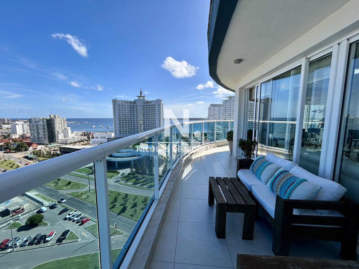 Apartamento de 3 dormitorios en venta en Mansa, Punta del Este. - NDM25891A