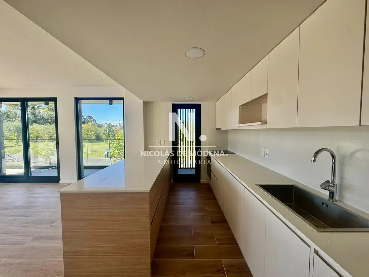 Venta Apartamento de 2 Dormitorios A Estrenar en Carrasco. - NDM22963A