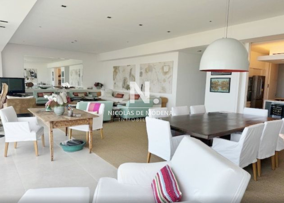 En venta apartamento de 3 dormitorios en Brava, Punta del Este. - NDM24988A