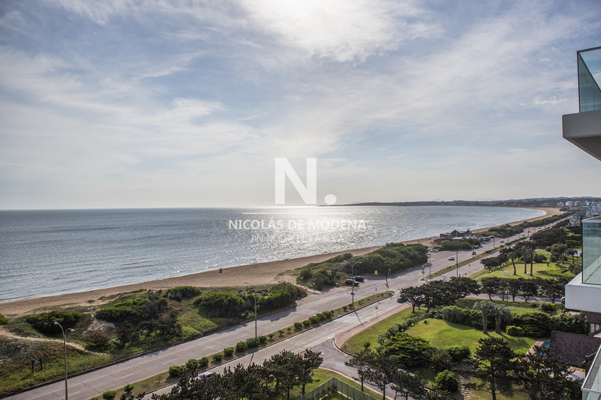 Espectacular departamento de 3 dorm. en alquiler con vista panorámica a Playa Mansa. - NDM7787A