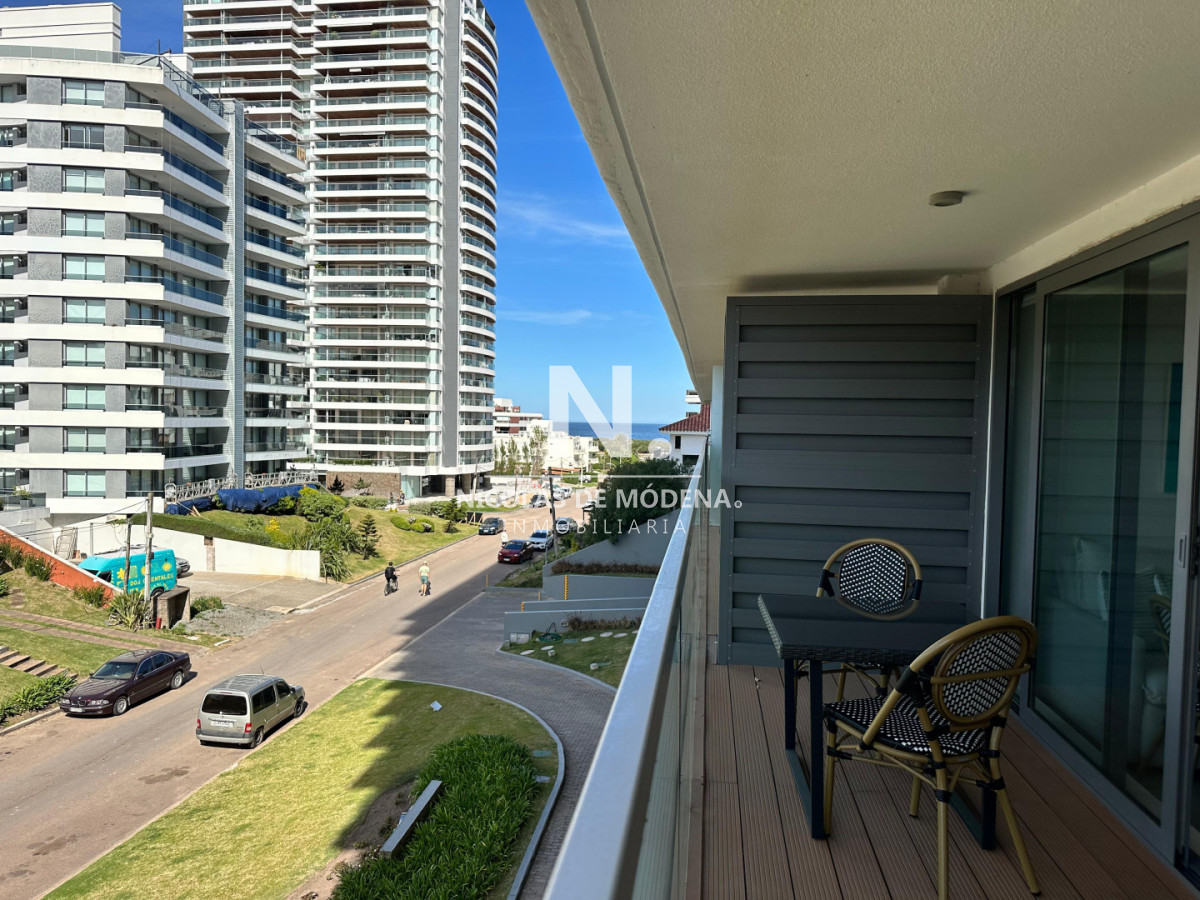Vende apartamento de 1 dormitorio y medio en Peninsula, Punta del Este - NDM27298A