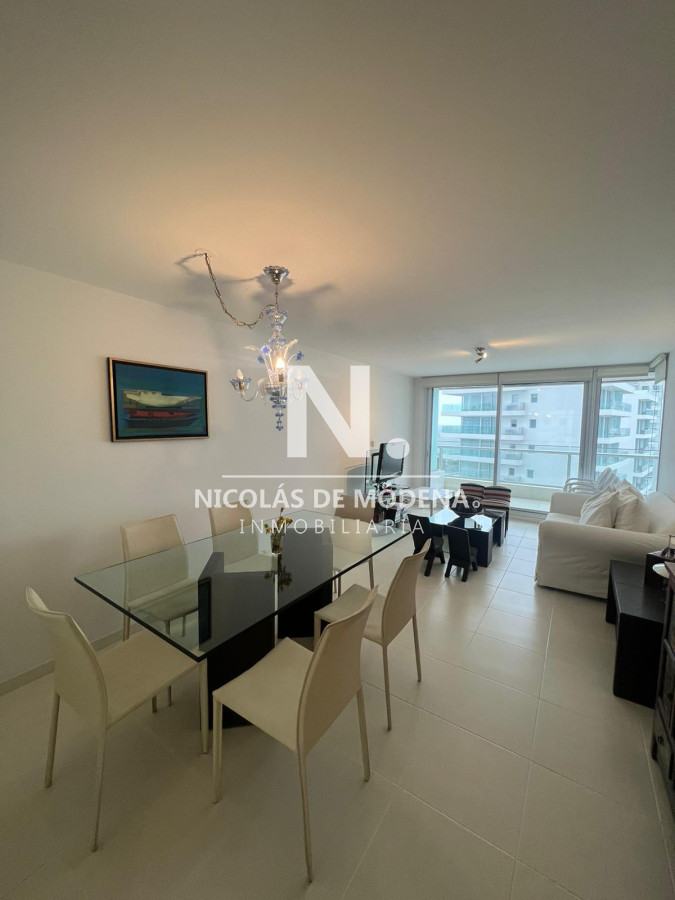 Departamento de 2 dormitorios en venta en Seasons Tower, a metros del mar. - NDM19791A