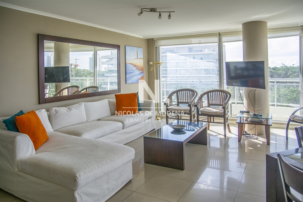 Apartamento de 3 dormitorios en Ocean Drive a metros de  Playa Brava - NDM2626A