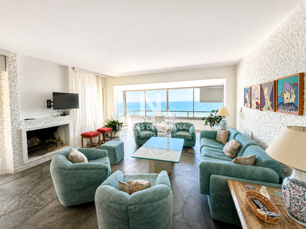 En venta apartamento de 3 dormitorios en Punta del Este con vista al mar - NDM30444A