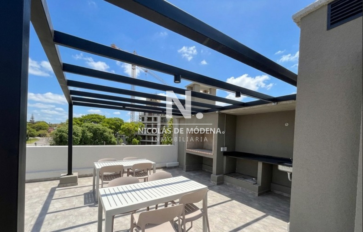 Venta Apartamento de 2 Dormitorios con Parrillero al frente en Malvin. Montevideo - NDM25063A