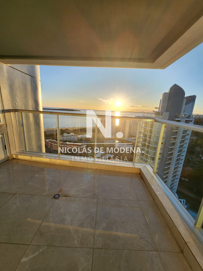 Vende apartamento en Miami Boulevard II, Piso muy alto de 2 dormitorios, Punta del Este 