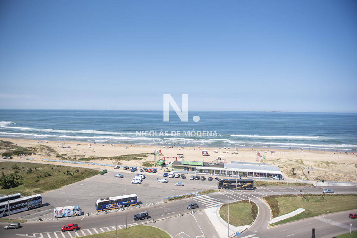 Venta en Imperiale: Espacioso Apartamento de 3 Dormitorios con Dependencia en Punta del Este. - NDM25600A