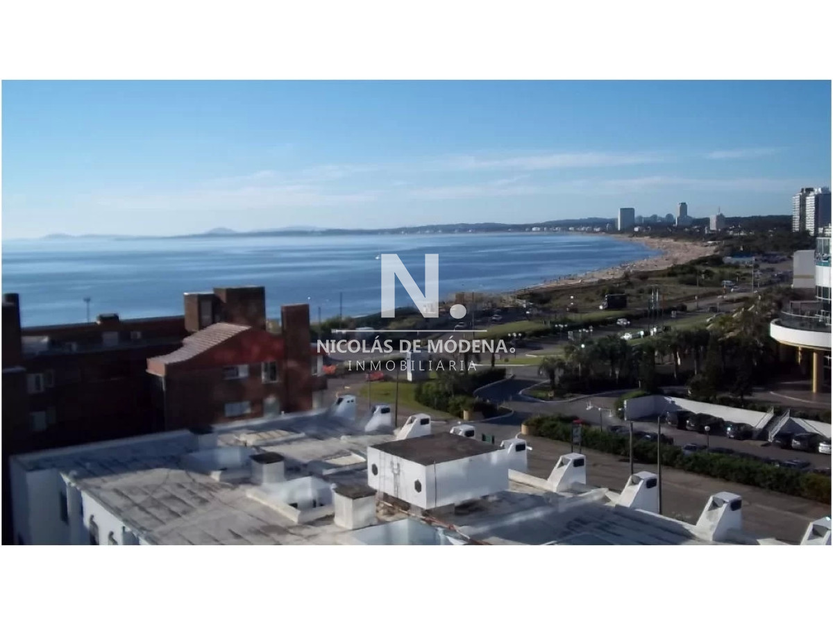 Venta Apartamento de 2 dormitorios en Playa Mansa, a 2 cuadras del mar! - NDM13325A