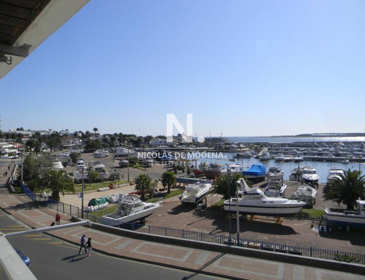 Apartamento en venta con vista al puerto ! - NDM2292A