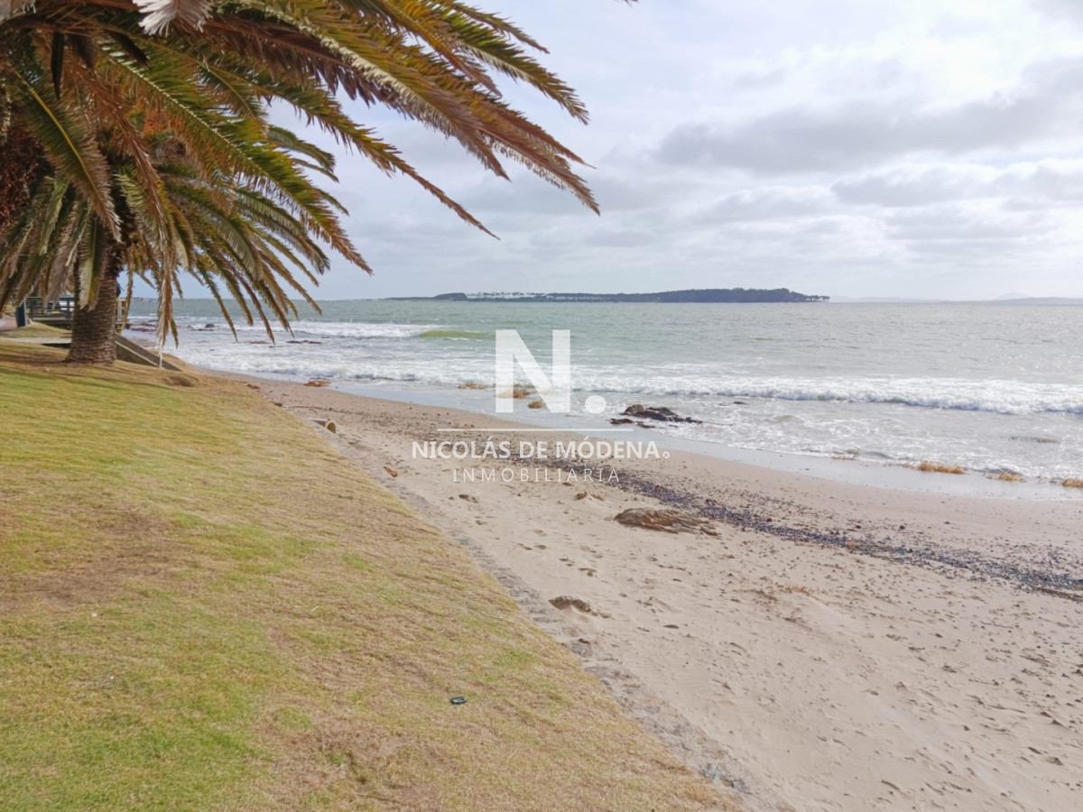 Vende apartamento con vista al mar en Península,  Punta del Este de 3 dormitorios  - NDM30076A