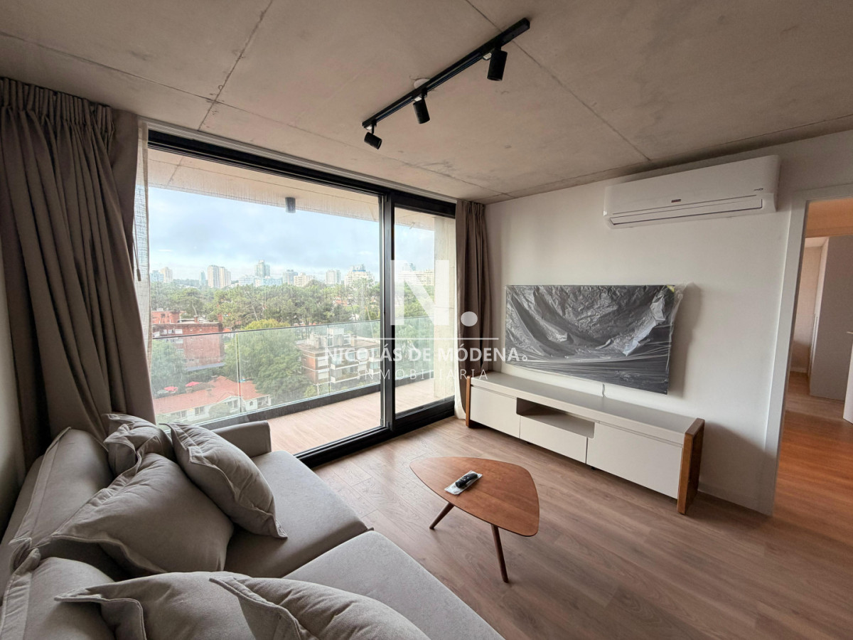 Vende en Punta del Este, departamento comodo de 2 dormitorios. - NDM20058A