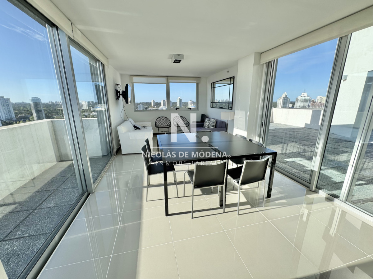 Penthouse de 3 dormitorios en suite a metros del mar en venta. Punta del Este - NDM27749A