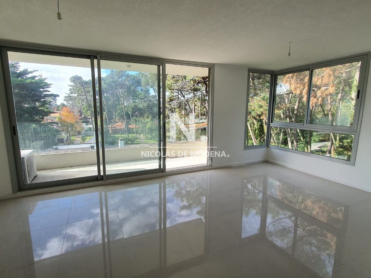 En venta impecable apartamento de 2 dormitorios en Roosevelt, Punta del Este - NDM28647A