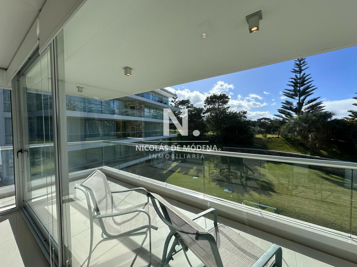 Departamento de 3 dormitorios en venta en torre de categoría en Brava, Punta del Este - NDM2367A