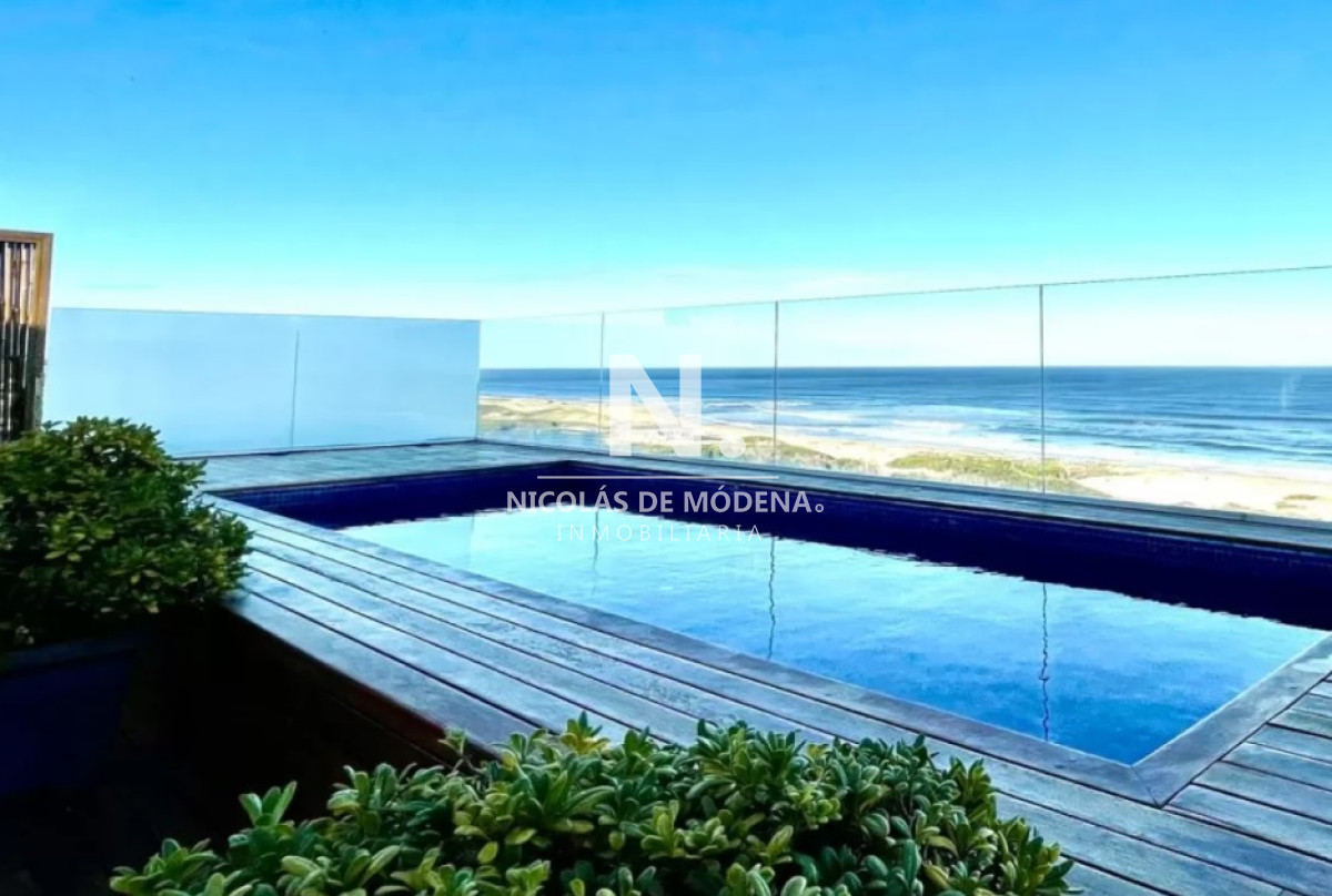 Exclusivo Penthouse con piscina privada en venta, frente a Playa Brava. Punta del Este - NDM9188A