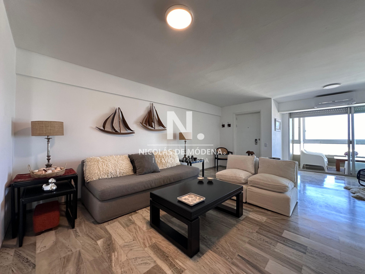 Apartamento de 3 dormitorios en Peninsula, Punta del Este con vista al mar - NDM24675A