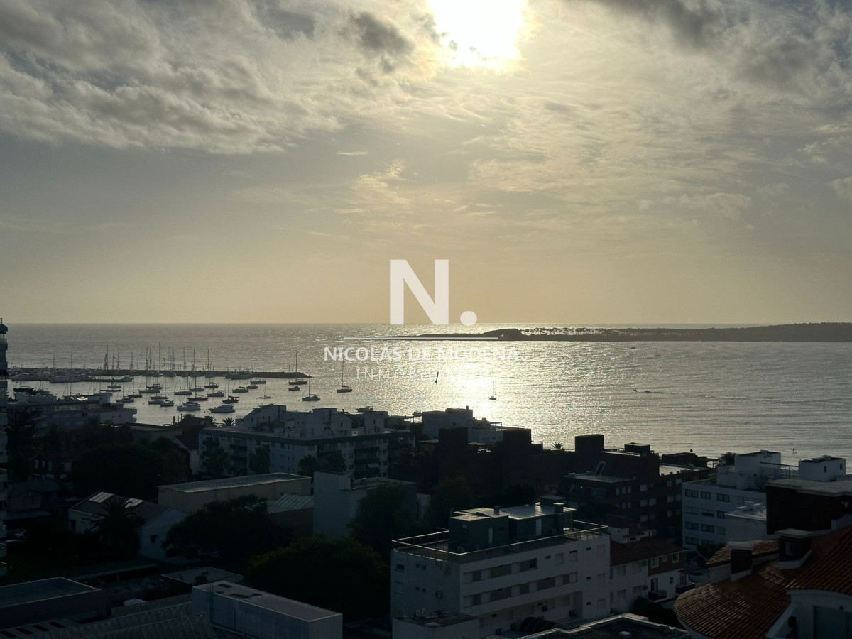 Vende apartamento de 3 dormitorios en Torre Gattas, Punta del Este  - NDM21368A
